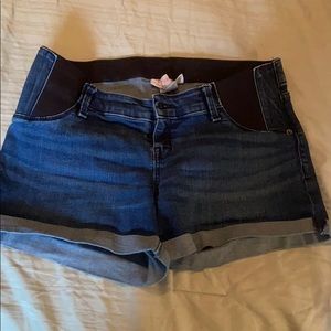 Isabel maternity shorts